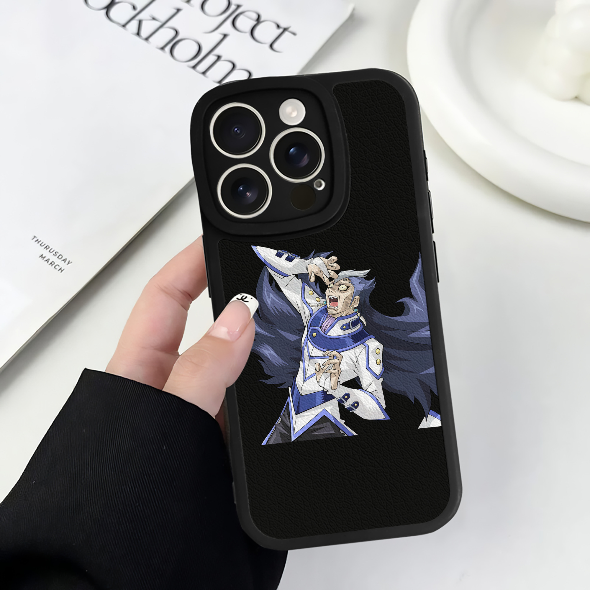 （画像用） 遊☆戯☆王 Yu-Gi-Oh! 【iPhone 16シリーズ対応】シリコンスマホケース（レザー調） 材質：シリコン